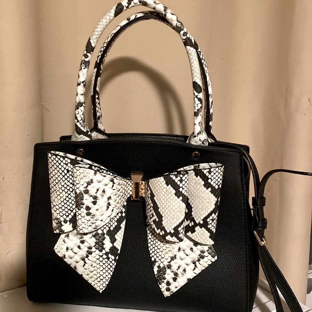 Like Dreams Double Bow Bow tie Satchel NWOT
